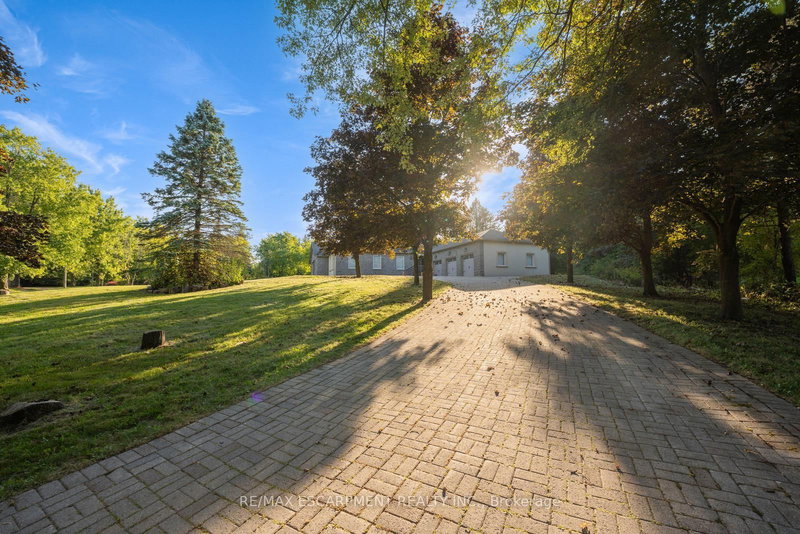 8 Ridgewood Dr, Richmond Hill, L4E 3M1 | Image 2