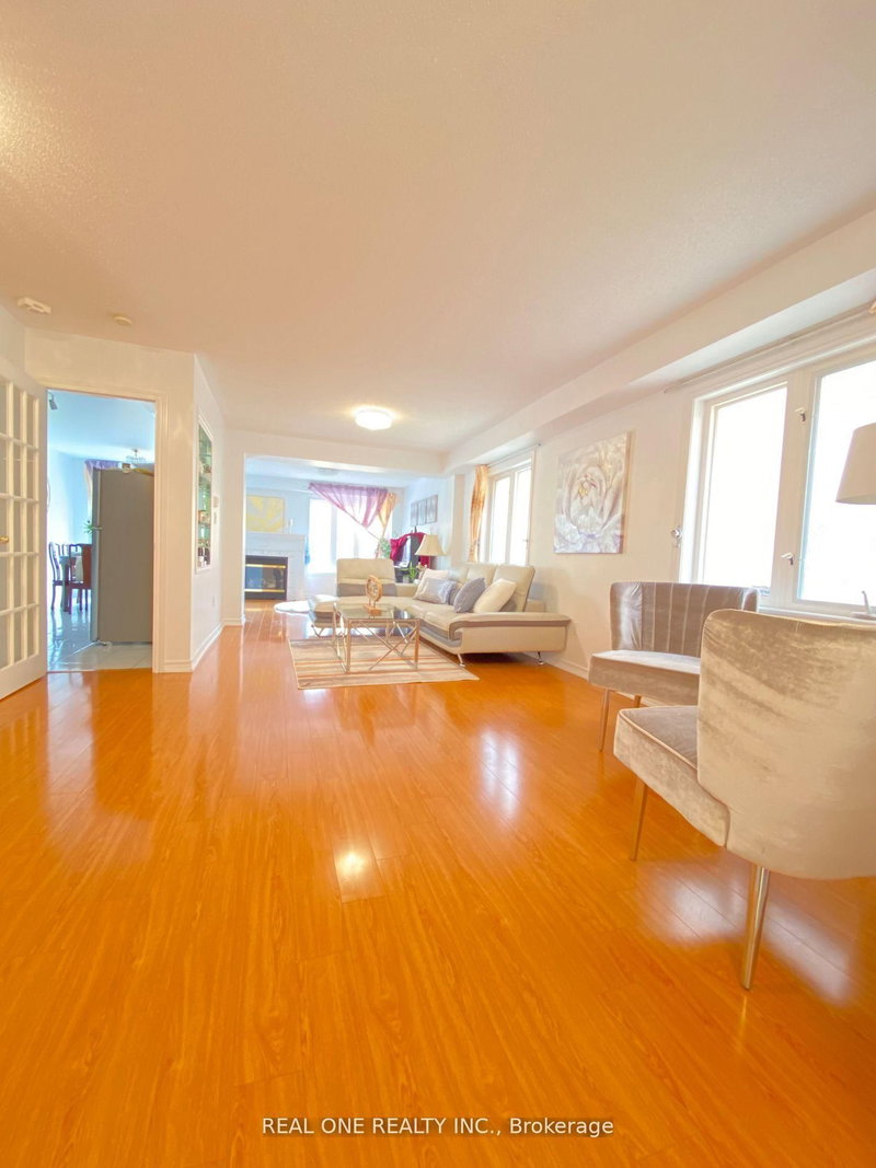 72 Weatherill Rd, Markham, L6C 2P5 | Image 2