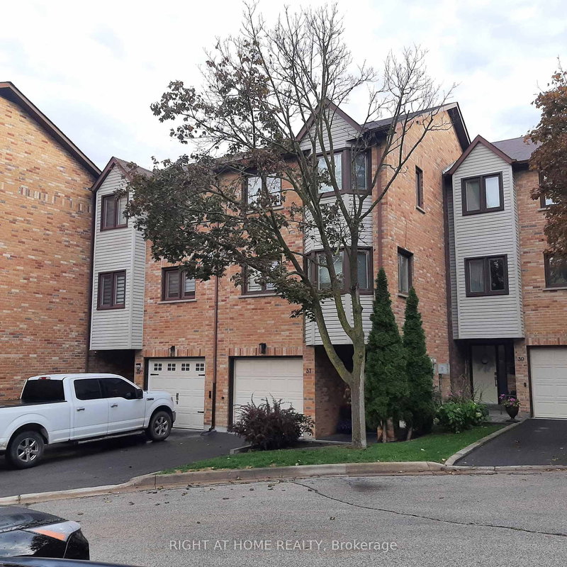 17 - 37 Old Firehall Lane, Vaughan, L4L 8W3 | Image 2