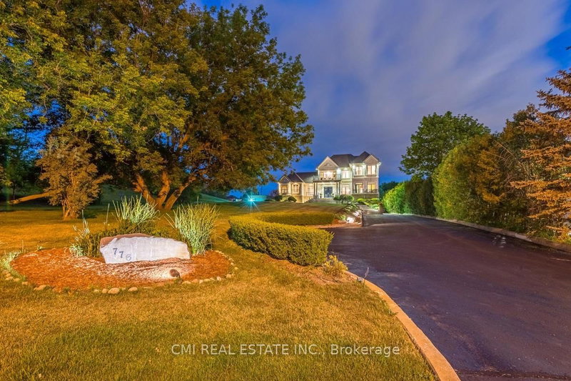 776 Woodland Acres Cres, Vaughan, L6A 1G2 | Image 2