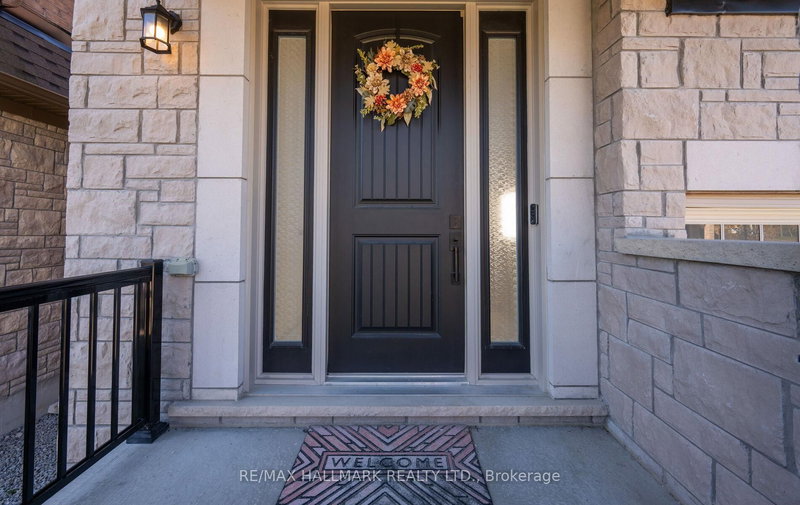 155 Stevenson Cres, Bradford West Gwillimbury, L3Z 4M1 | Image 3