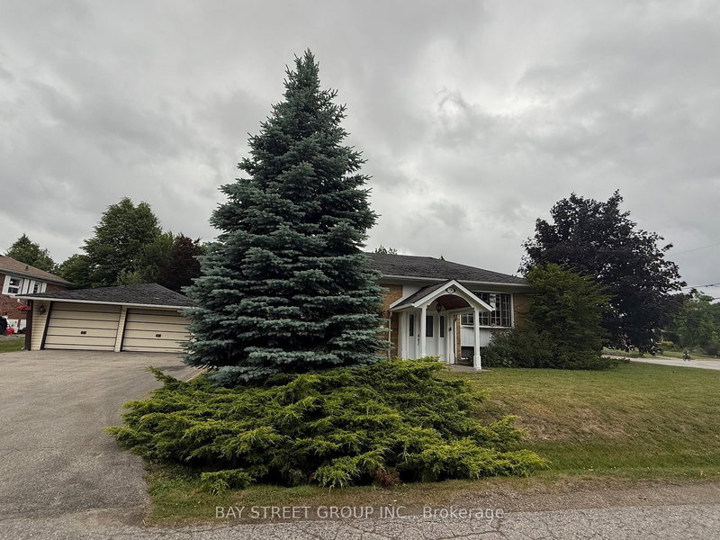 126 Cascade Circ, Richmond Hill, L4C 3H7 | Image 3