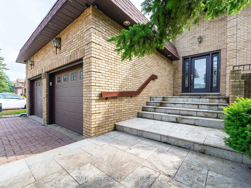101 Leyburn Ave, Richmond Hill, L4C 0J6 | Image 3