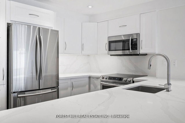 1203 - 7601 Bathurst Street