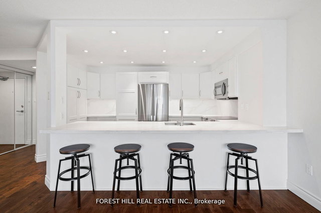 1203 - 7601 Bathurst Street