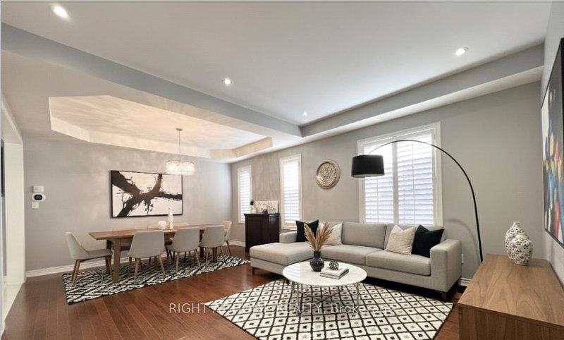 1209 McTavish Dr, Newmarket, L3X 0A9 | Image 2