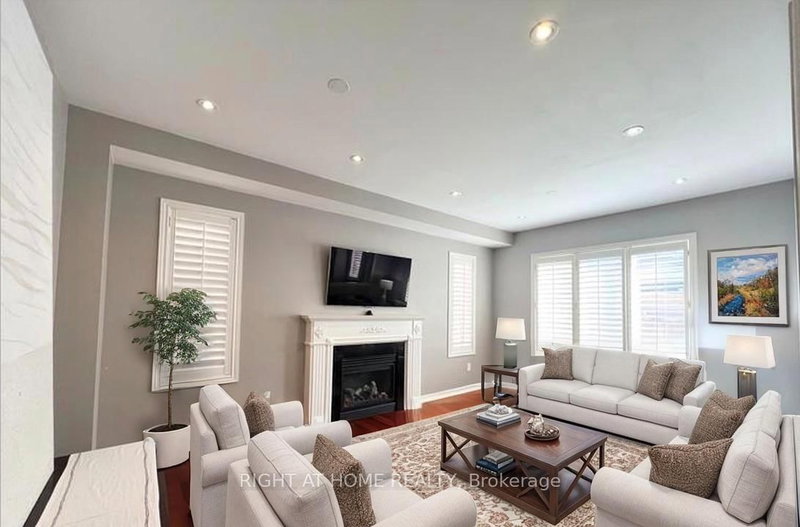 1209 McTavish Dr, Newmarket, L3X 0A9 | Image 3