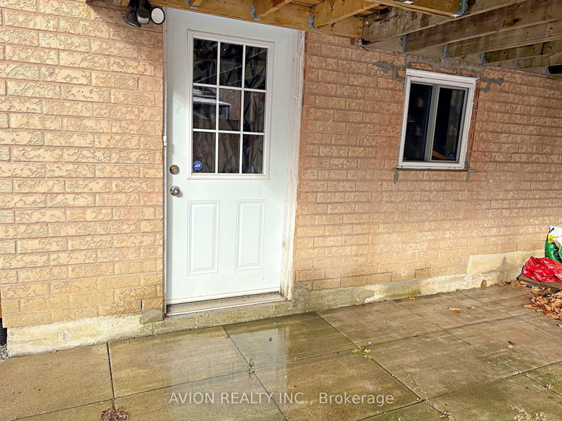 Lower - 91 Ridgeway Crt, Vaughan, L6A 2R5 | Image 3