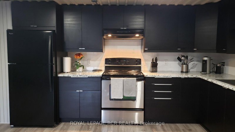 home for lease on 341 Queensville Sideroad