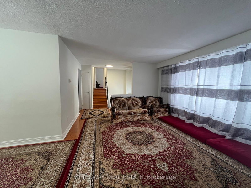 100 River Dr, East Gwillimbury, L9N 1A4 | Image 2