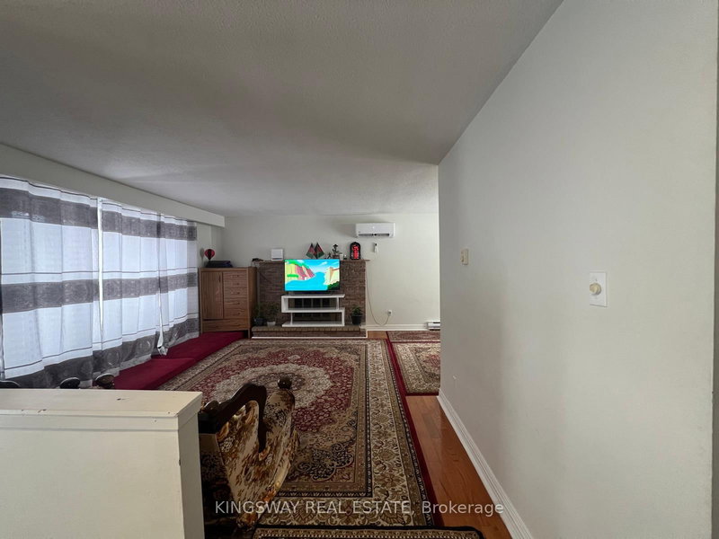 100 River Dr, East Gwillimbury, L9N 1A4 | Image 3