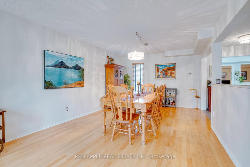 60 Snedden Ave, Aurora, L4G 7K6 | Image 2