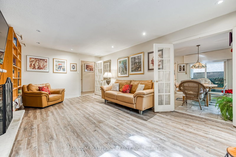 267 Aurora Heights Dr, Aurora, L4G 5C3 | Image 3