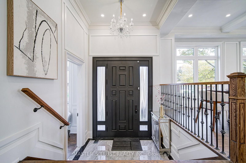 36 Sussex Ave, Richmond Hill, L4C 2E6 | Image 2