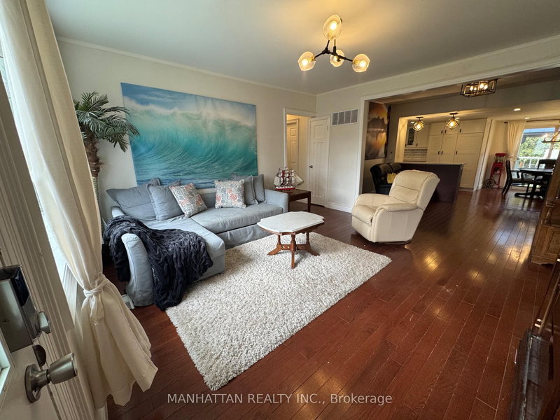 10 Victor Dr, Whitchurch-Stouffville, L4A 7X3 | Image 3