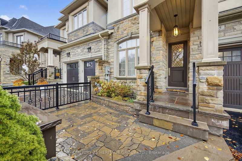 45 Robert Berry Cres, King, L7B 1L6 | Image 2