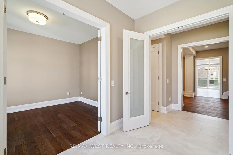 29 W Dykie Crt, Bradford West Gwillimbury, L3Z 0Y1 | Image 3