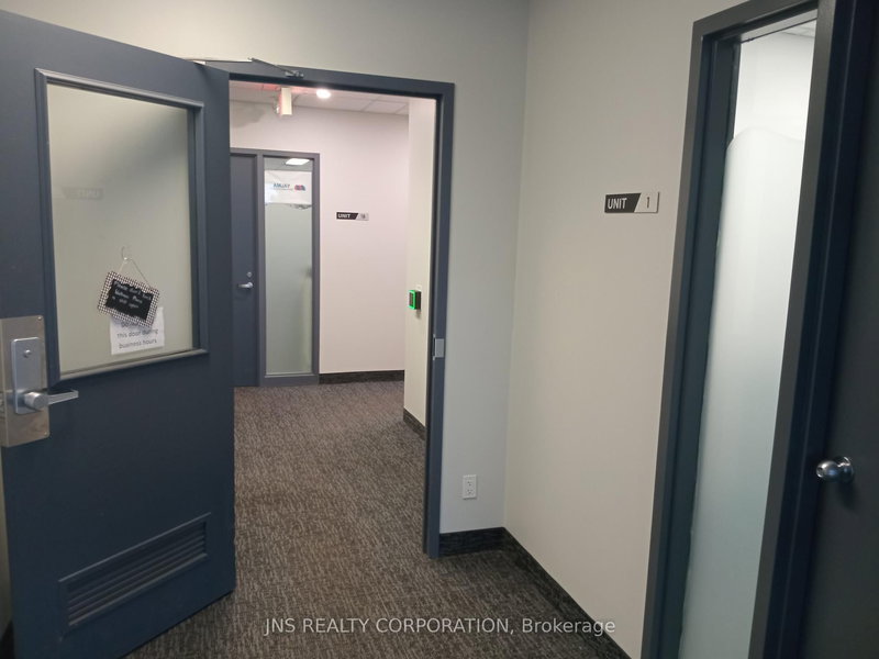 1 - 25 Millard Ave W, Newmarket, L3Y 7R6 | Image 2