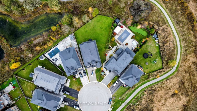 56 Ria Crt, King, L7B 0N5 | Image 2