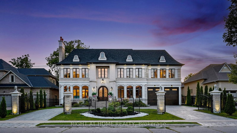 10 Yongeview Ave, Richmond Hill, L4C 7A4 | Image 2