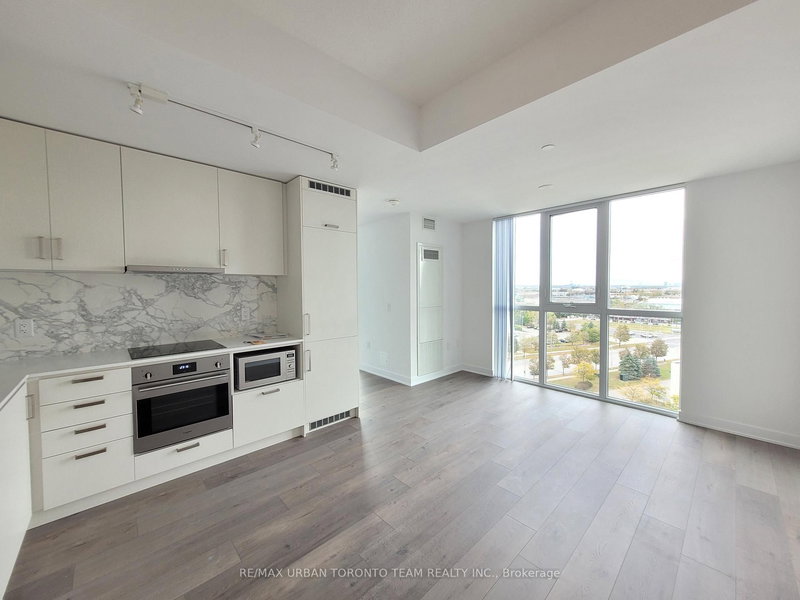 909 - 60 Honeycrisp Cres, Vaughan, L4K 0M7 | Image 2