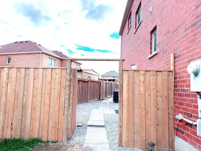 BSMT - 15 Slack St, Bradford West Gwillimbury, L3Z 0S4 | Image 2