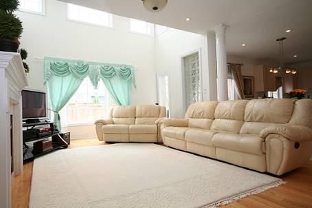 341 Kirkvalley Cres, Aurora, L4G7S1 | Image 2