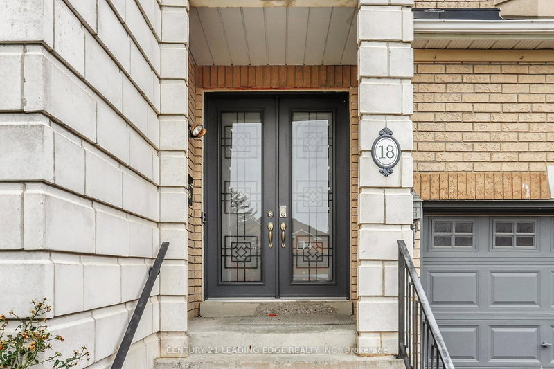 18 Fountain Crt, Richmond Hill, L4S 2K4 | Image 2