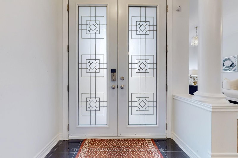 18 Fountain Crt, Richmond Hill, L4S 2K4 | Image 3