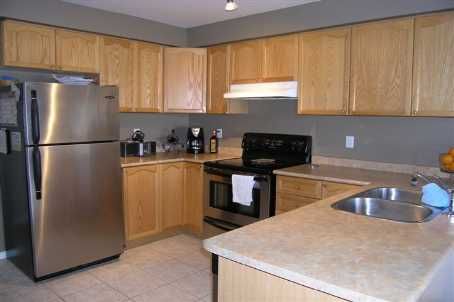 93 Clearmeadow Blvd, Newmarket, L3X2M5 | Image 2