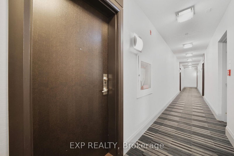 602A - 15277 Yonge St, Aurora, L4G 1N6 | Image 3