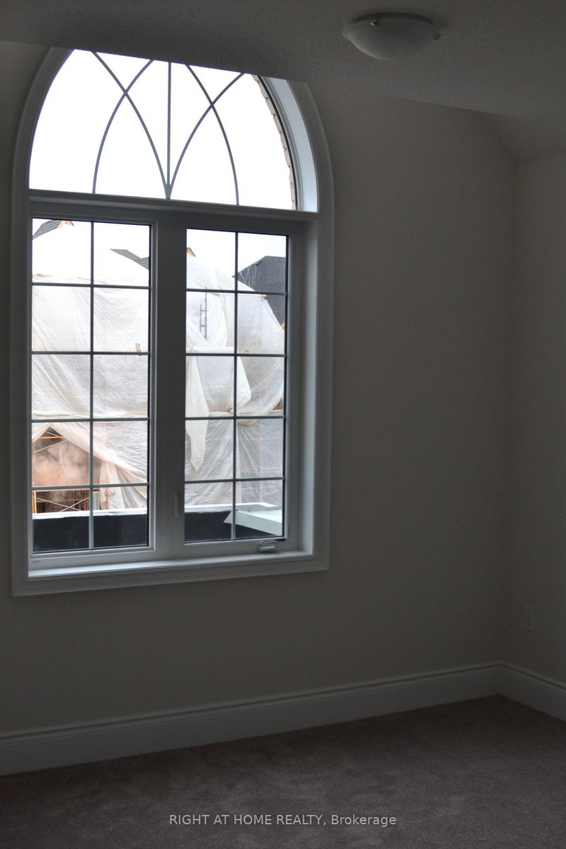 upper - 30 Alistair Cres, Vaughan, L4K 4B4 | Image 2