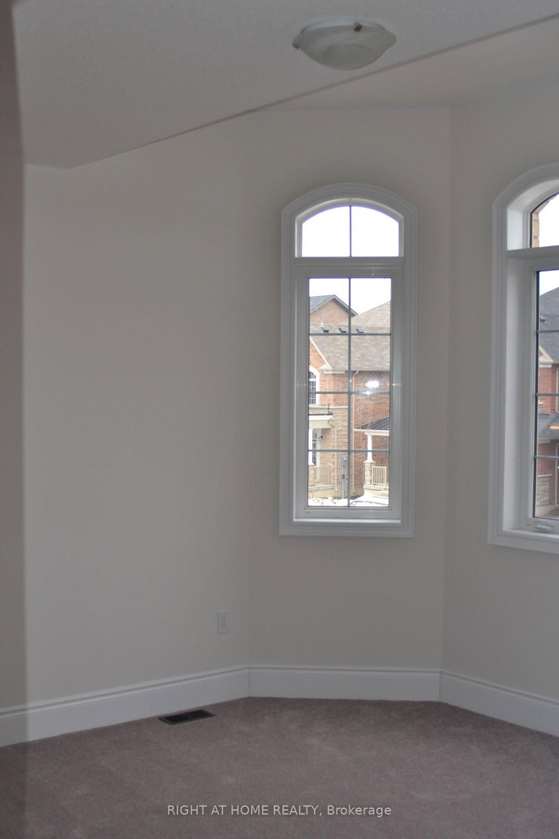 upper - 30 Alistair Cres, Vaughan, L4K 4B4 | Image 3