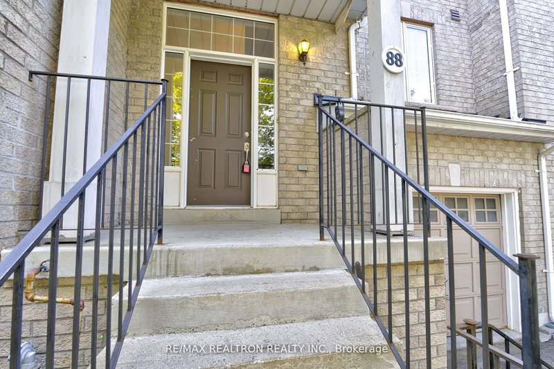 88 Banbrooke Cres, Newmarket, L3X 2W9 | Image 3