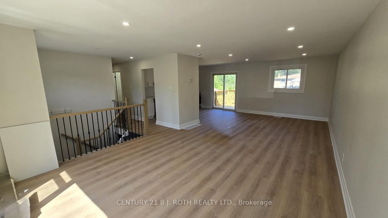 698 Burton Dr, Innisfil, L9S 2H6 | Image 2