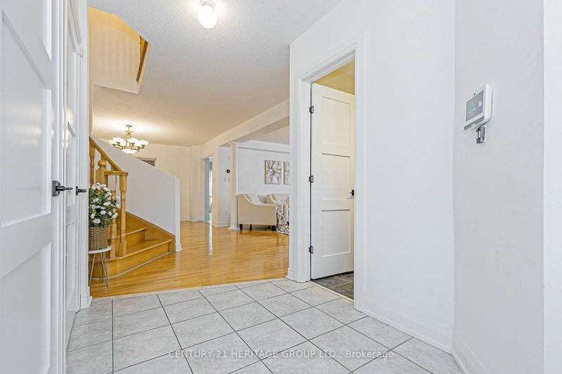 29 Eminence Rd, Vaughan, L4K 5K1 | Image 2