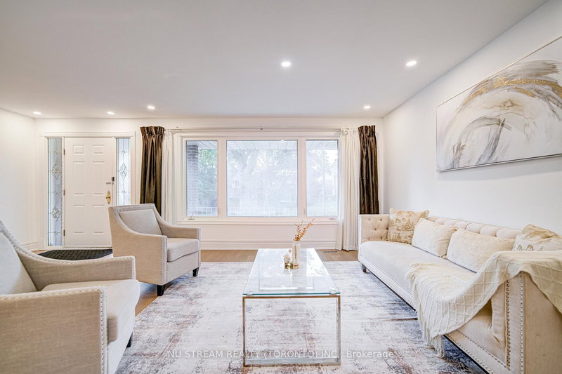 8 Hemingway Cres, Markham, L3R 2A4 | Image 3