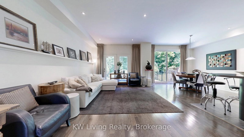 16 Carriage House Crt, Richmond Hill, L4E 4V3 | Image 3