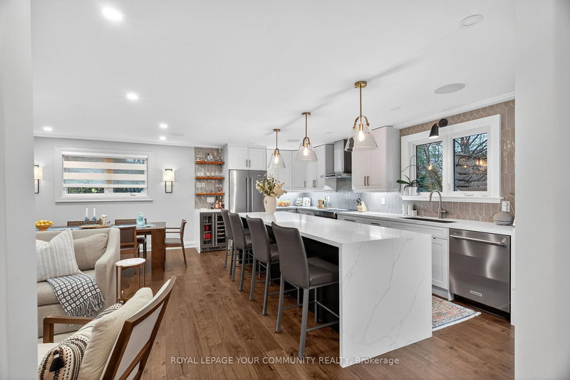 105 Orchard Heights Blvd, Aurora, L4G 2Z8 | Image 3