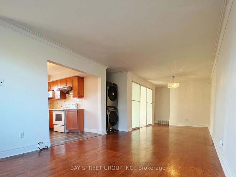 382 Blue Grass Blvd, Richmond Hill, L4C 3H4 | Image 3