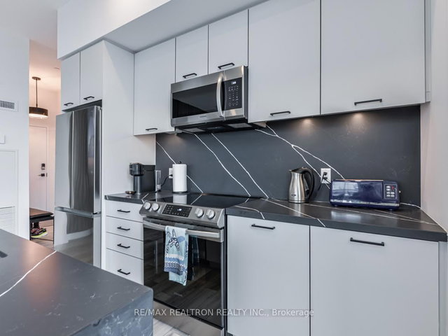 417 - 415 Sea Ray Avenue