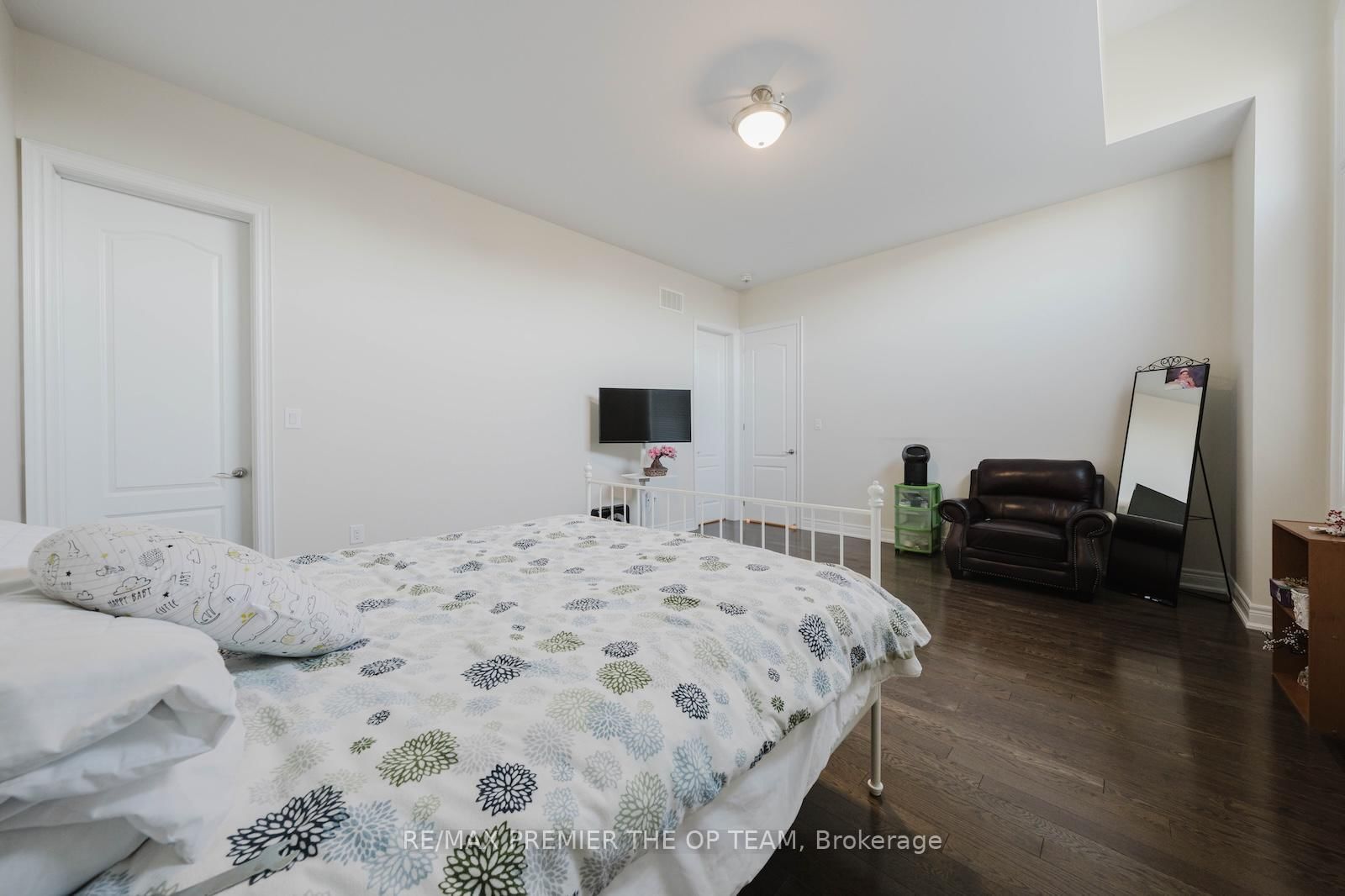 Detached House sold at 70 Torgan Trail, Vaughan, Ontario, L4H 3X6 - Kleinburg - MLS: N12526892