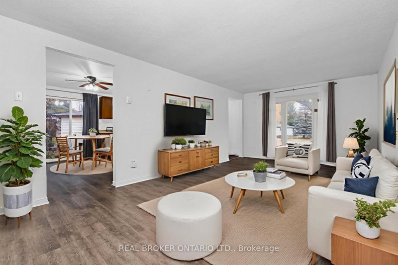 8 Maple Leaf Terr, Innisfil, L0L 1L0 | Image 3