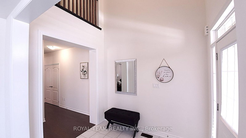 251 Danny Wheeler Blvd, Georgina, L4P 0J9 | Image 2