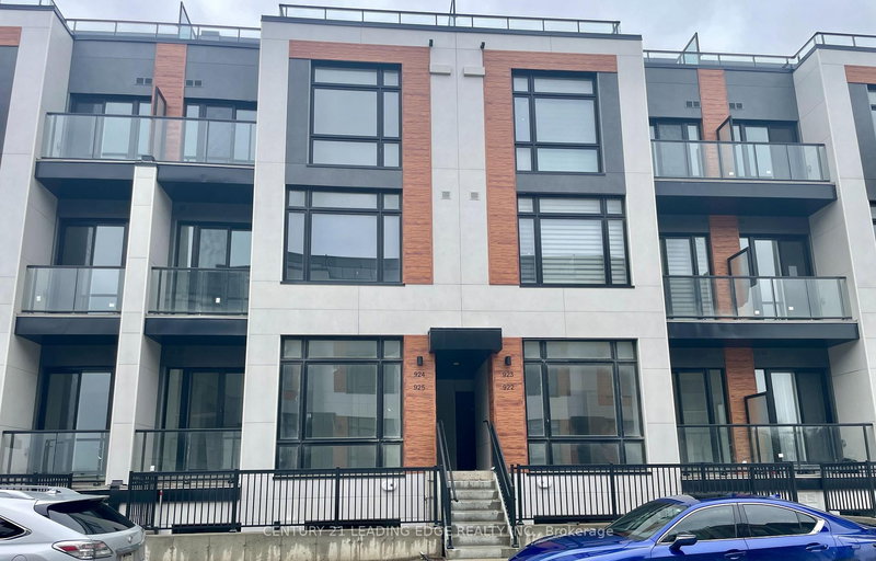 924 - 2 Steckley House Lane, Richmond Hill, L4S 0N4 | Image 2