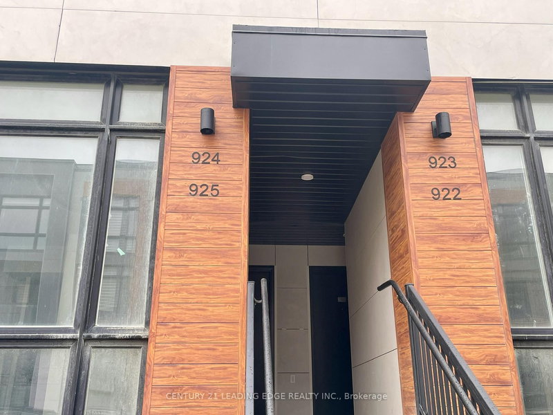 924 - 2 Steckley House Lane, Richmond Hill, L4S 0N4 | Image 3