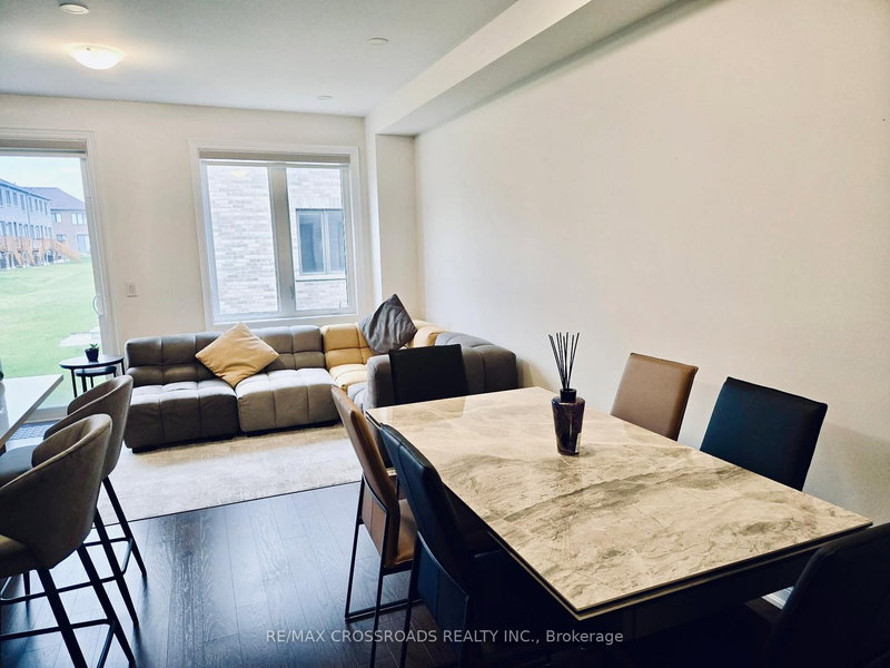 12 SCHMELTZER Cres, Richmond Hill, L4E 1A2 | Image 2