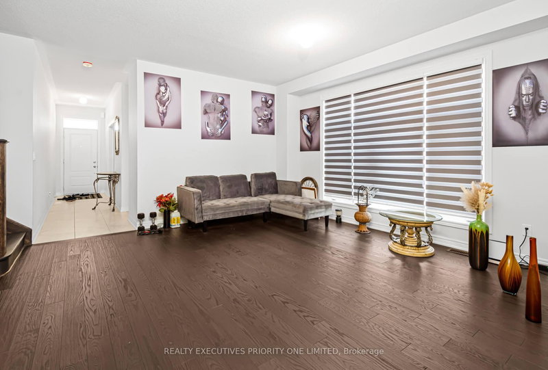 30 Sam Battaglia Cres, Georgina, L0E 1R0 | Image 2