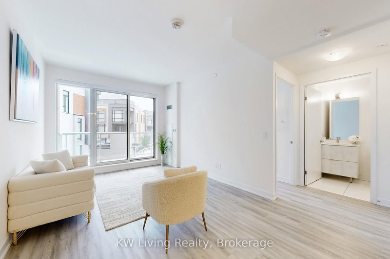 212 - 6 David Eyer Rd, Richmond Hill, L4S 0N5 | Image 2