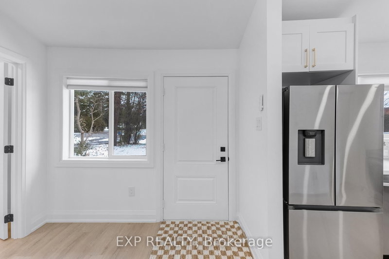 808 Montsell Ave, Georgina, L0E 1S0 | Image 3